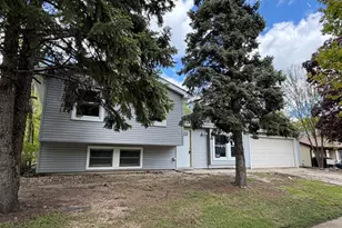 200 Lee Ln, Bolingbrook, IL 60440 - Photo 4