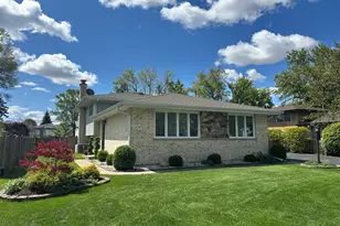 130 Bonnie Brae Ave, Mount Prospect, IL 60056 - Photo 2