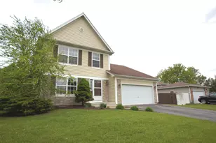 10 Beaver Creek Ct, Bolingbrook, IL 60490 - Photo 2