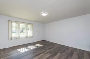 2123 N McAree Rd, Waukegan, IL 60087 - Photo 4