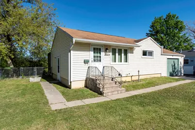 2123 N McAree Road, Waukegan, IL 60087 - Photo 2