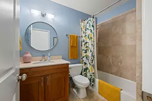 7300 N Hamilton Ave, Chicago, IL 60645 - Photo 20
