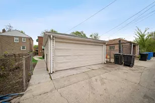 8906 S Crandon Ave, Chicago, IL 60617 - Photo 22