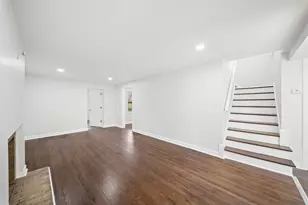 8906 S Crandon Ave, Chicago, IL 60617 - Photo 12