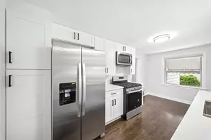 8906 S Crandon Ave, Chicago, IL 60617 - Photo 8