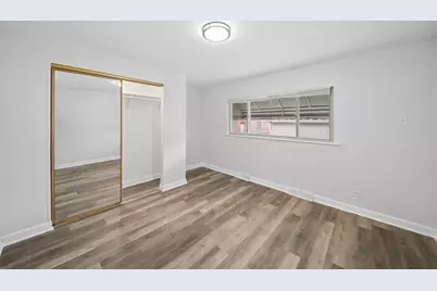 8906 S Crandon Avenue, Chicago, IL 60617 - Photo 10