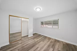 8906 S Crandon Ave, Chicago, IL 60617 - Photo 10