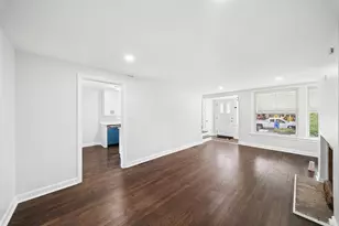 8906 S Crandon Ave, Chicago, IL 60617 - Photo 4