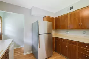 1615 E Evergreen St, Wheaton, IL 60187 - Photo 8