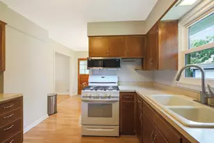 1615 E Evergreen St, Wheaton, IL 60187 - Photo 10