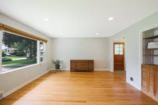 1615 E Evergreen St, Wheaton, IL 60187 - Photo 2