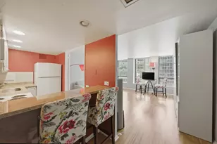 260 E Chestnut St, Chicago, IL 60611 - Photo 6