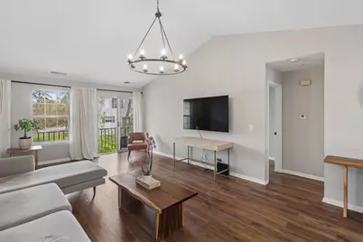 8 Tyler Court #B, Streamwood, IL 60107 - Photo 2