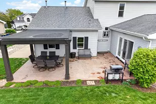 2777 Colonial Dr, Elgin, IL 60124 - Photo 18