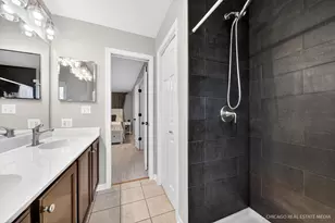 2777 Colonial Dr, Elgin, IL 60124 - Photo 28