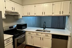 1619 Woodcrest Cir, Mundelein, IL 60060 - Photo 2