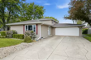 60 Hilltop Dr, Bourbonnais, IL 60914 - Photo 2