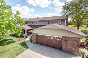 6645 Wedgewood Ln, Willowbrook, IL 60527 - Photo 1