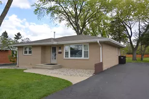 426 Brown St, Wauconda, IL 60084 - Photo 2