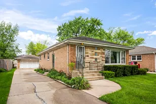 8436 N Oriole Ave, Niles, IL 60714 - Photo 2