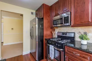 5227 Rockpointe Ct, Gurnee, IL 60031 - Photo 8