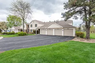5227 Rockpointe Ct, Gurnee, IL 60031 - Photo 2