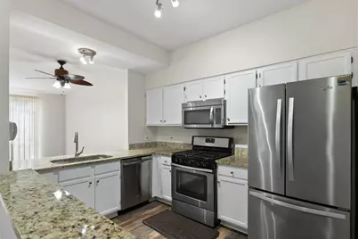 303 Glen Leven Court #303, Schaumburg, IL 60194 - Photo 8