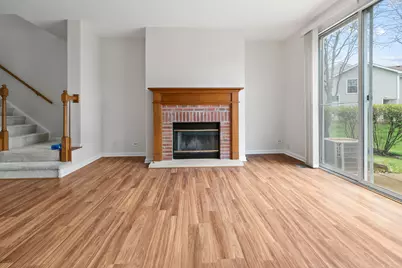 303 Glen Leven Court #303, Schaumburg, IL 60194 - Photo 4