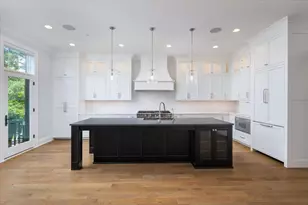924 E Chicago Ave, Naperville, IL 60540 - Photo 8