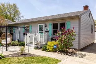 910 Shields Ave, Winthrop Harbor, IL 60096 - Photo 6