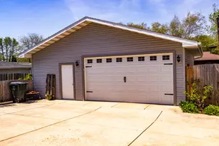 910 Shields Ave, Winthrop Harbor, IL 60096 - Photo 2