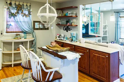910 Shields Avenue, Winthrop Harbor, IL 60096 - Photo 8