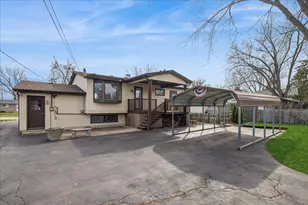 18508 W Woodland Terrace, Gurnee, IL 60031 - Photo 18