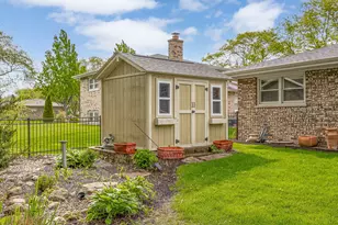 1706 Holly Ave, Darien, IL 60561 - Photo 38