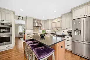 1706 Holly Ave, Darien, IL 60561 - Photo 16