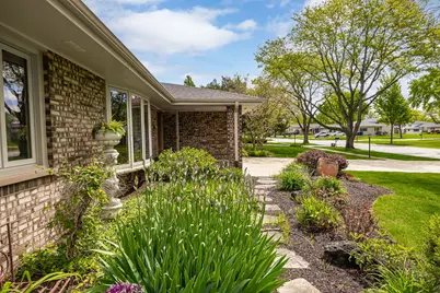 1706 Holly Avenue, Darien, IL 60561 - Photo 4