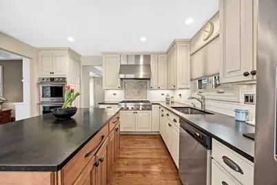 1706 Holly Avenue, Darien, IL 60561 - Photo 14