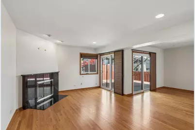 130 Windsor Drive, Vernon Hills, IL 60061 - Photo 2