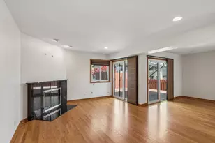 130 Windsor Dr, Vernon Hills, IL 60061 - Photo 2