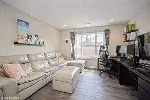 850 Lexington Cir W, Des Plaines, IL 60016 - Photo 12