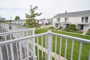 375 Meadow Green Ln, Round Lake Beach, IL 60073 - Photo 16