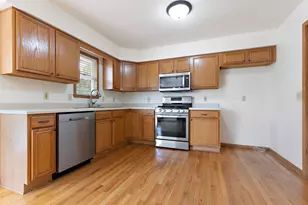 207 Sherman Ln, Poplar Grove, IL 61065 - Photo 6
