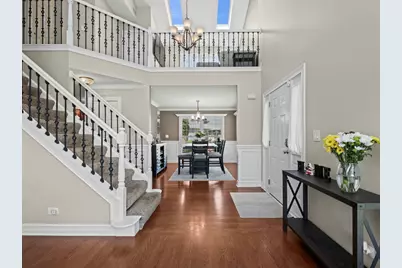 301 Lynwood Circle, Bloomingdale, IL 60108 - Photo 2