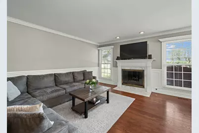 301 Lynwood Circle, Bloomingdale, IL 60108 - Photo 8