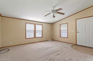 1041 Aspen Dr, Manteno, IL 60950 - Photo 2
