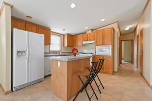 1041 Aspen Dr, Manteno, IL 60950 - Photo 4
