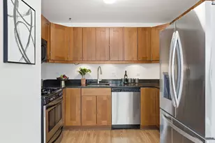 340 W Superior St, Chicago, IL 60654 - Photo 8