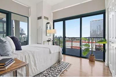 340 W Superior Street #1009, Chicago, IL 60654 - Photo 4