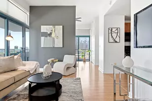 340 W Superior St, Chicago, IL 60654 - Photo 2