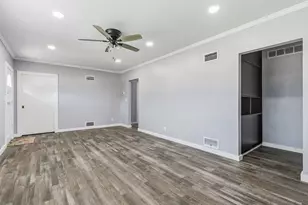 2908 26th St, Moline, IL 61265 - Photo 12